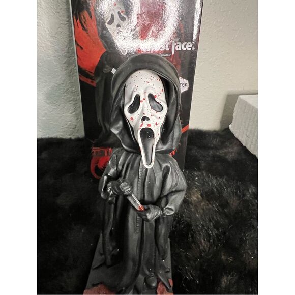 Scream Ghost Face Royal Bobbles "glow in the dark"BobbleHead - Picture 2 of 7